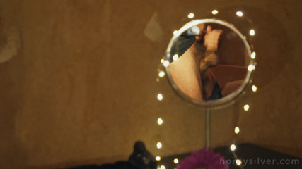 Jerking studs: Round mirror