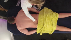 MassageRoomX: Uppifrån och ner utsikt över söt massör savanna