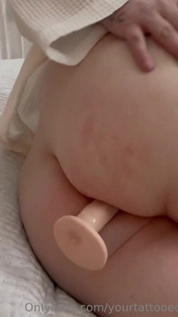 BBW Natalie pieprzy jej tyłek po raz pierwszy Rhe