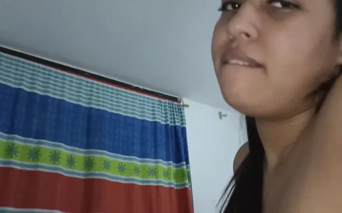 Pikaa6: Kolumbijská brunetka nevlastní sestra s velkými přírodními kozami prohrává sázku...