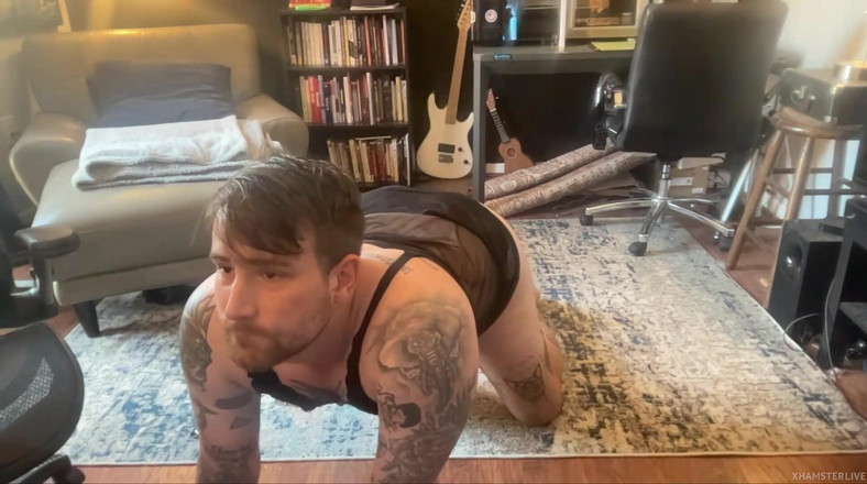 Dirtytrisha: menghisap dildo saya secara peribadi dalam pakaian renda