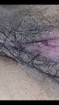 Meine haarige muschi ist hungrig