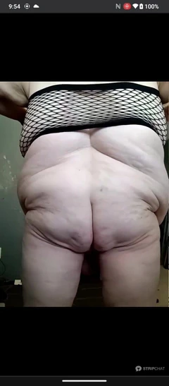 Solo götünü ve fupa'sını gösteriyor