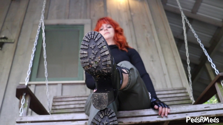 PedsRMeds: Peaches riesin kim zeigt ihre stiefel
