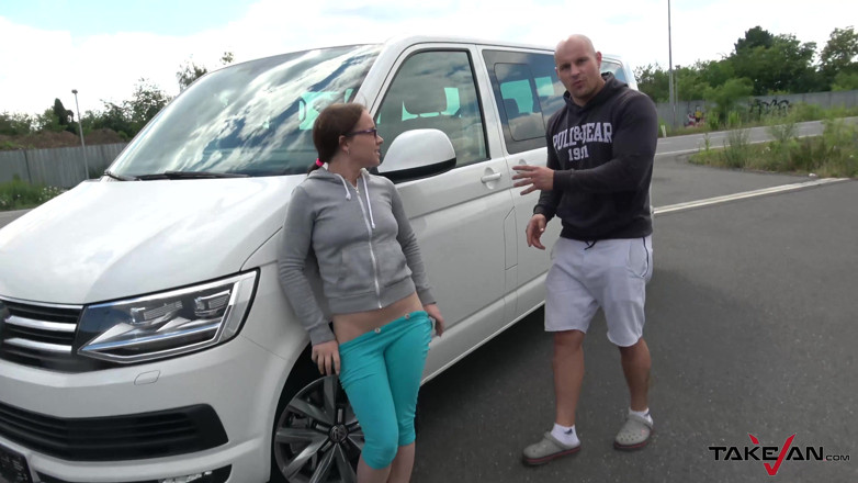 Take Van: Wendy dientot take-van saat pulang ke rumah
