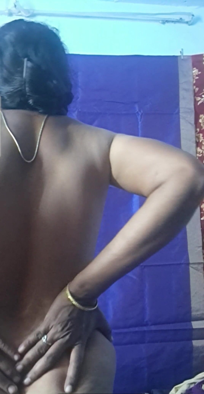 Jayaselvi: Mătușă indiancă din satul tamil cu apel video nud pe...
