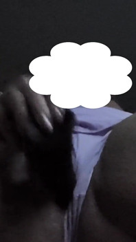 Esposa Madura Llega a Casa Y Se Masturba Con Su Consolador Negro.