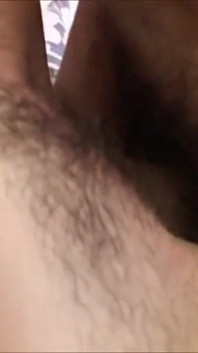 Bu azgın orta yaşlı seksi kadın amında tam taşaklar istiyor