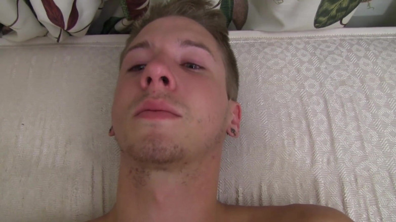 Boys half-way house: Blondă virgină de 19 ani futută fără prezervativ