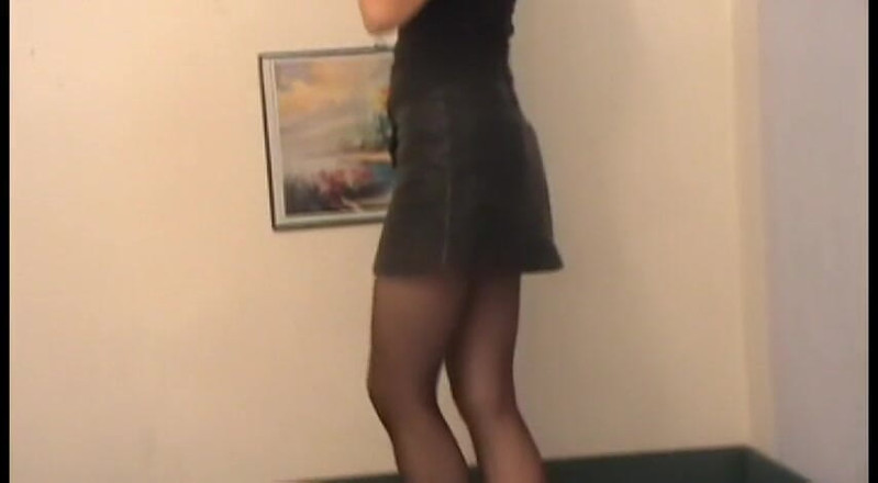 Femdom Austria: Fumare e calpestare i piaceri