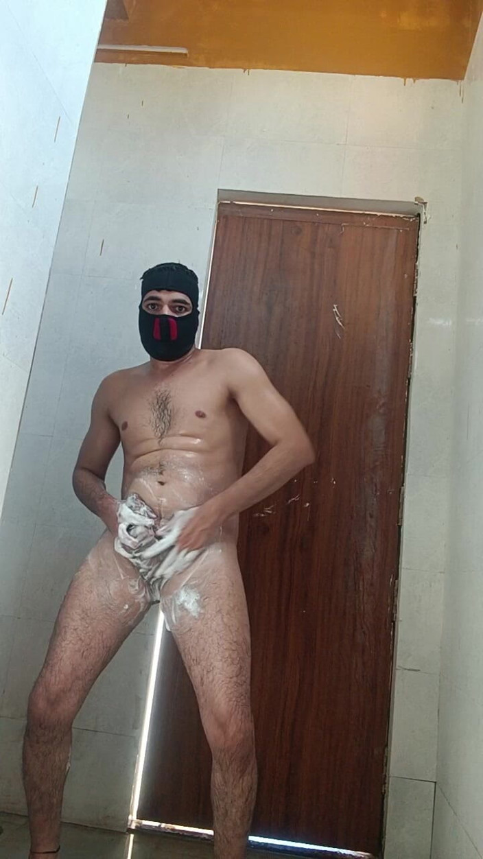Desi shikha: Chico sexy bañándose en la ducha y la masturbación