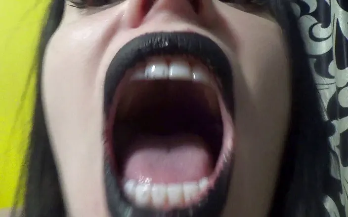 Goddess Misha Goldy: Black lips French close up kissing &amp; riding u