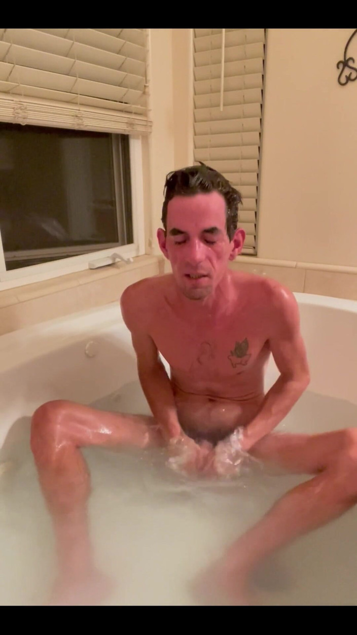 Joe Iandola: Divertimento in bagno