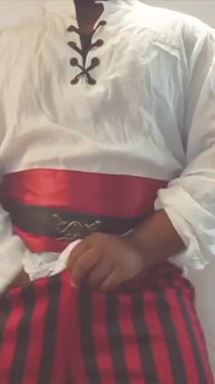 Un cosplayeur pirate se branle !