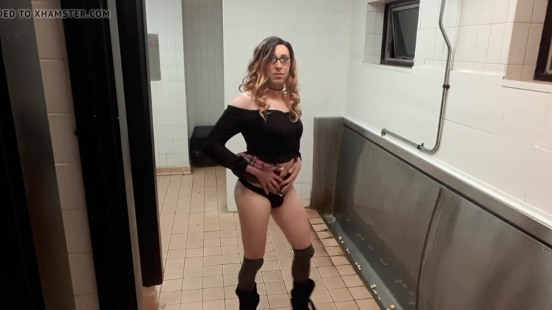 The Midnight Minx: Tuvaletler striptiz yapıyor