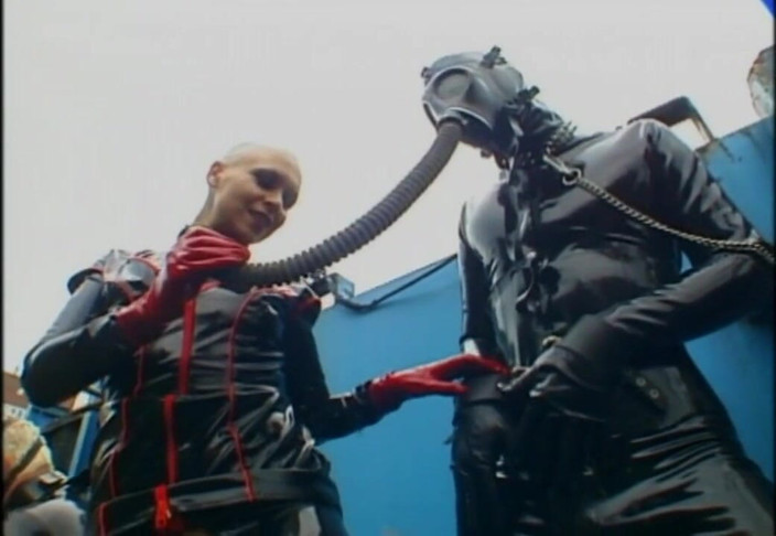 Absolute BDSM films - The original: 支配的なガスマスクマン