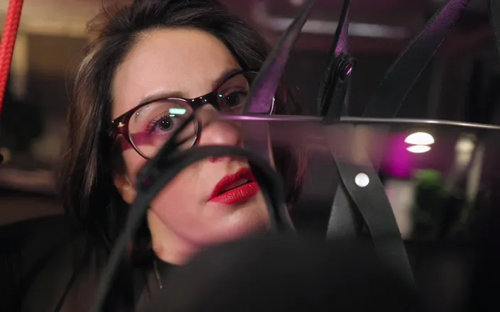 Countess diamond: Leather Bondage Strap Cage - Total Weightless Confinement