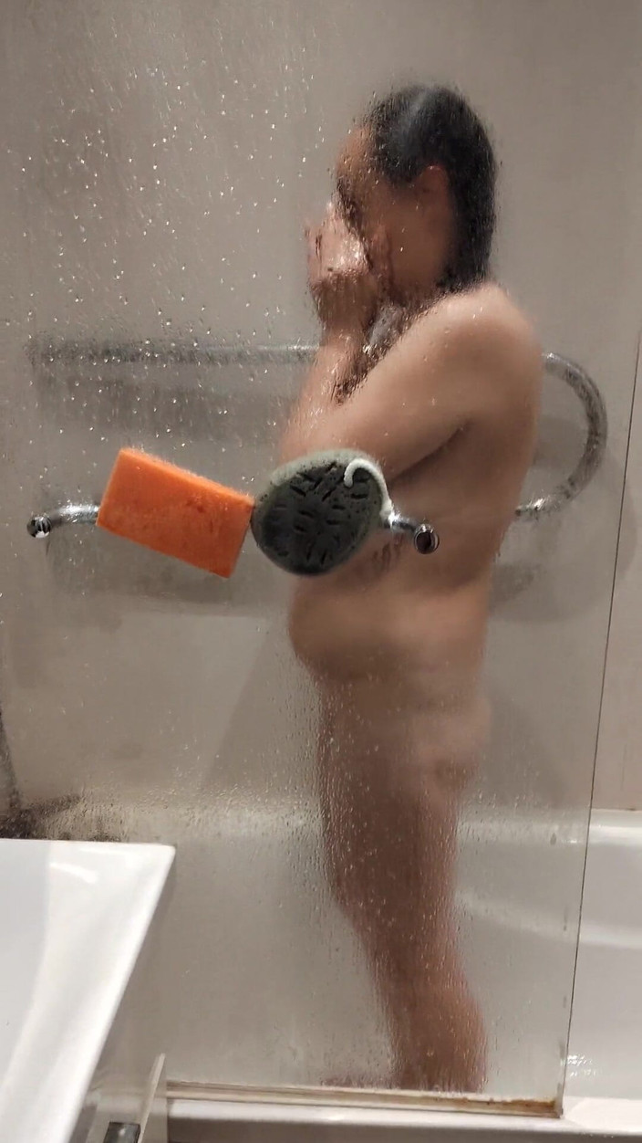 Emma_Alex: Cızırtılı evli kadın ıslak duş baştan çıkarma ve cam patlaması