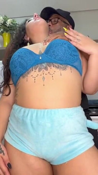 Curva stă pe Rola Negării