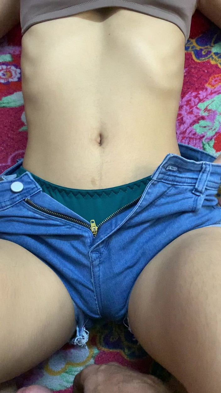 Riya mickey: La mia sorellastra torna a casa tardi mi fa eccitare...