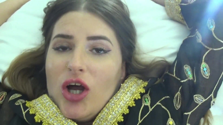Amateur Homemade Porn: Futând-o pe drăguța mea soră vitregă arabă sexy când părinții...