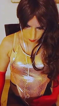 Sıcak bir crossdresser, porno izliyor ve kadınlığımın tadını çıkarıyorum