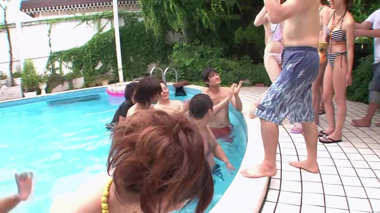 Japan X: Piscina ao ar livre ação com peludas asiáticas