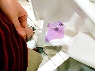 CosmicKastaway: Biorąc sikanie na stacji benzynowej