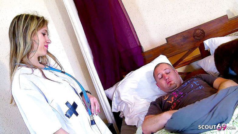 Full porn collection: Geile magere verpleegster Saida verleidt patiënt met dikke pik