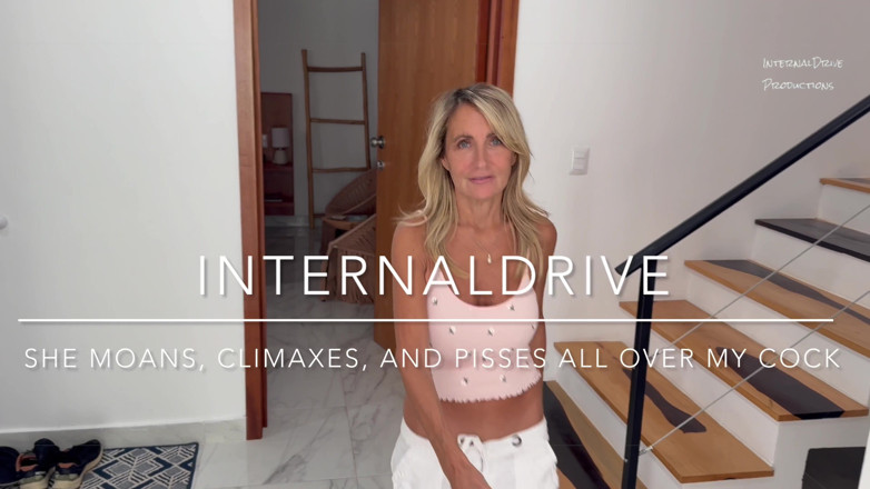 InternalDrive: Si Dia Merintih Klimaks Dan Kencing Di Seluruh Zakar Saya