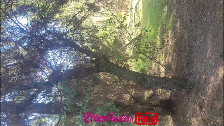 Riderqueen BBW Step Mom Latina Ebony: Riderqueen 独自一人，户外，粉丝视频