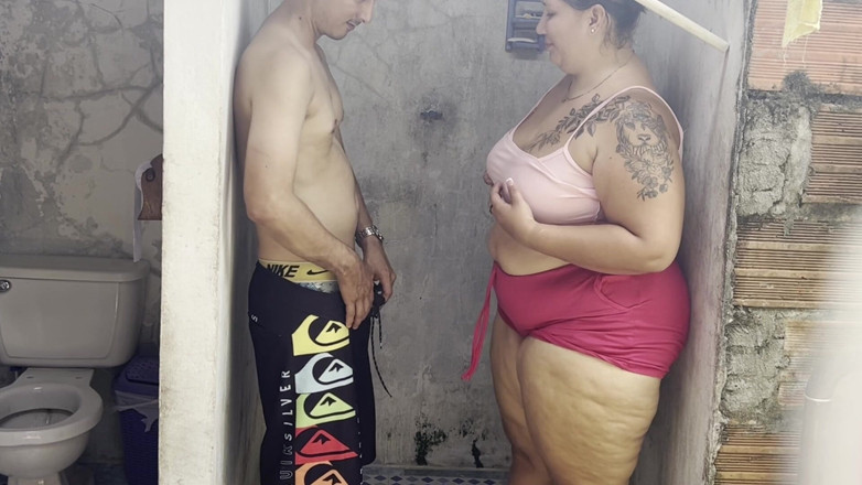 Lexly_16: Madrastra Folla Con Su Amante En La Ducha