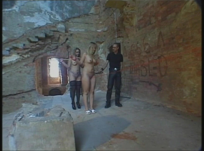Absolute BDSM films - The original: Awek blonde seksi yang bertetek besar mendominasi pepek pam mencubit...