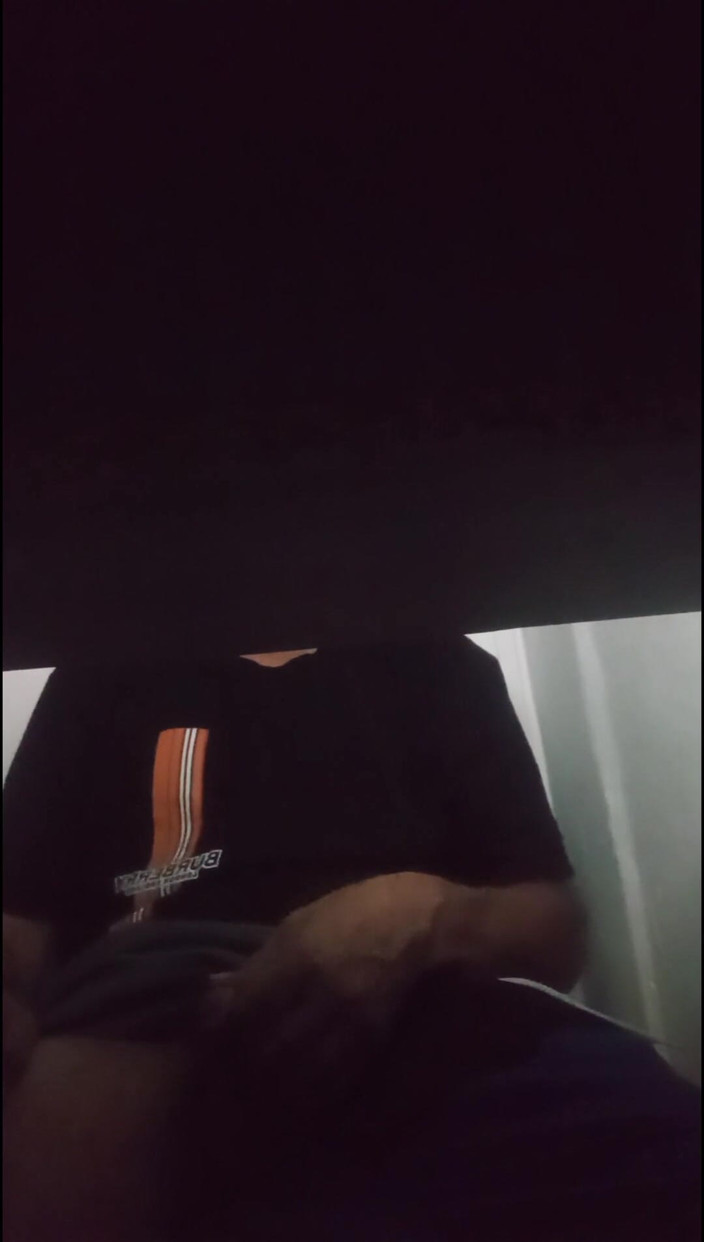 Jhonbahh: Behind the Desk