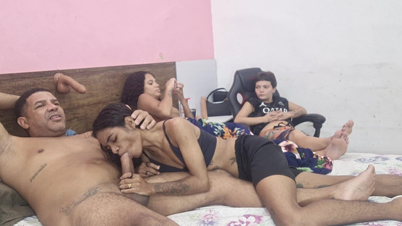 Bebes vagabundas: Grávida De 09 Meses, Sem Poder Transar, Chama as Amigas Para...