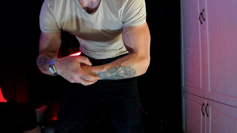 Hunky time: อัลฟ่าโชว์ร่างกายและยิงน้ําเงี่ยน, ครอบงํา