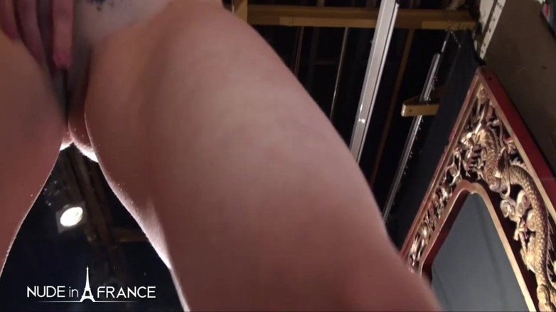 Nude in France: Sextape v POV s maxem pro tuto nadrženou malou zrzavou...