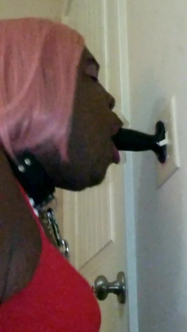 Kyla Throatz Sucking Dildo (Kyla Throatz)