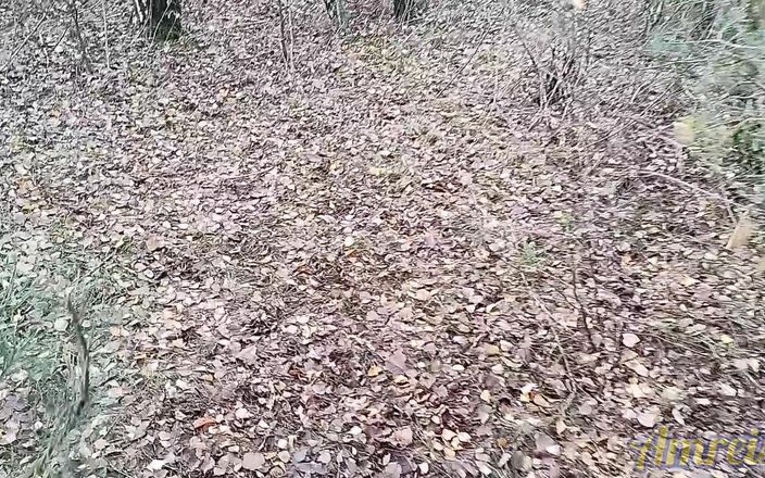 Amreis: 散步以探索一座废弃的建筑和强烈的高潮结束