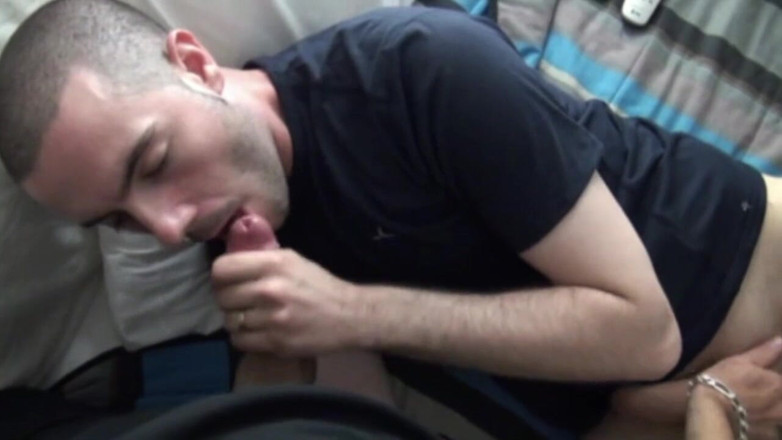 Gaybareback: 호텔 방에서 나를 빨아주는 Straigth