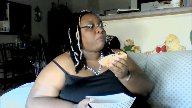 Goddess Cocoa's Switch Palace: Mmmm hot dogs