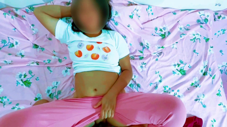 Lust Suman: Desi byflicka första gången knullar hennes tighta viral mms -video