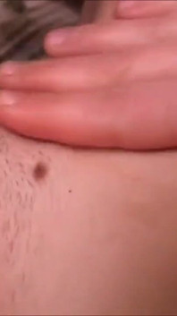Je voulais me masturber, mais je n'ai pas pu résister au sexe amateur