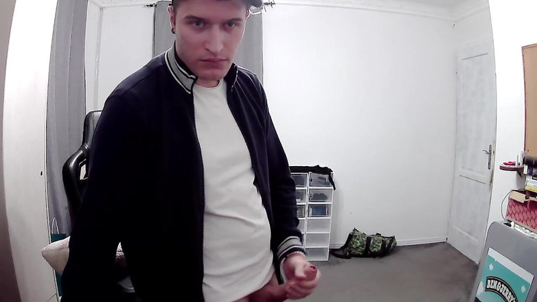 Palko Krisztian: Doar distracție