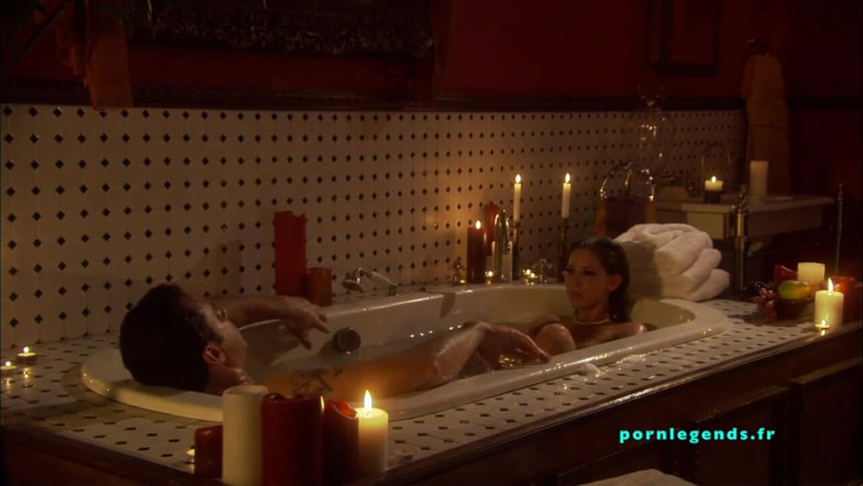Estelle and Friends: Haley Paige é fodida no banheiro