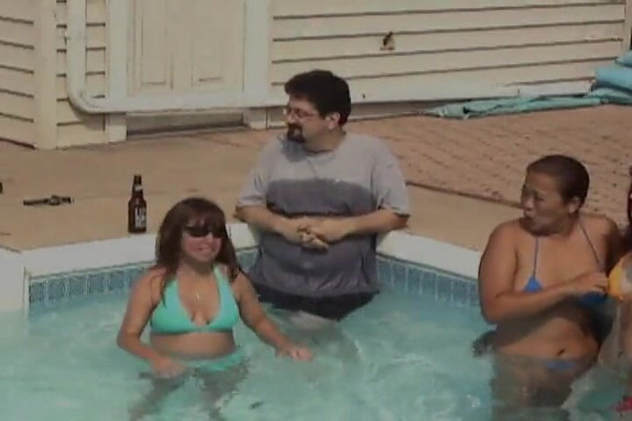 Radical Lesbian: Пreat, MILF lesbienne amateur, orgie mature, gangbang à la piscine