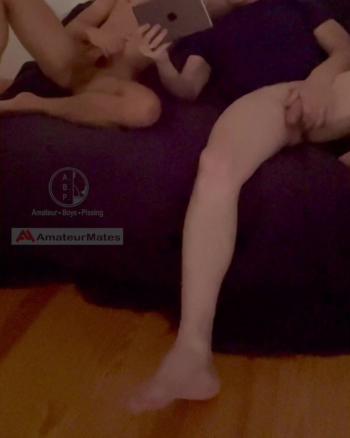 AmateurMates: 2 Bi-ciekawscy współlokatorzy złapani w jednej z ich pierwszej sesji...