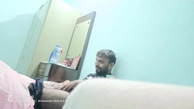 Rajasthani-old-lover: Hintli desi kızlar komşu üvey babası ve ordu subayı üvey babasıyla seks...