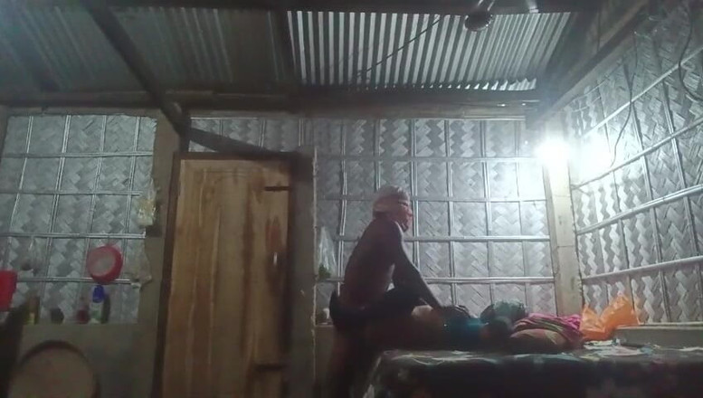 Masuuma Aktaaar: India assam Femans moglie 'e marito video di sesso bollente