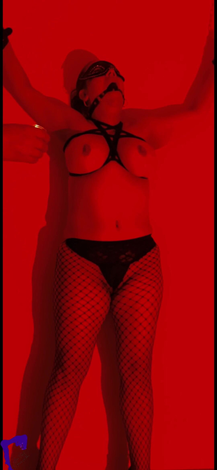 AlinaVelvet: Vastgebonden Seks MILF Slaaf Hard Gebruikt: Geslagen, Hete Was Op...